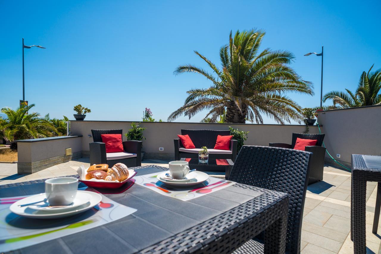 Riva Del Sol Bed & Breakfast Santa Teresa Di Riva Exterior photo