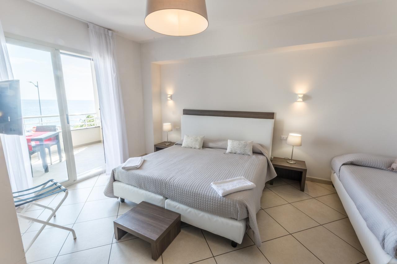 Riva Del Sol Bed & Breakfast Santa Teresa Di Riva Exterior photo